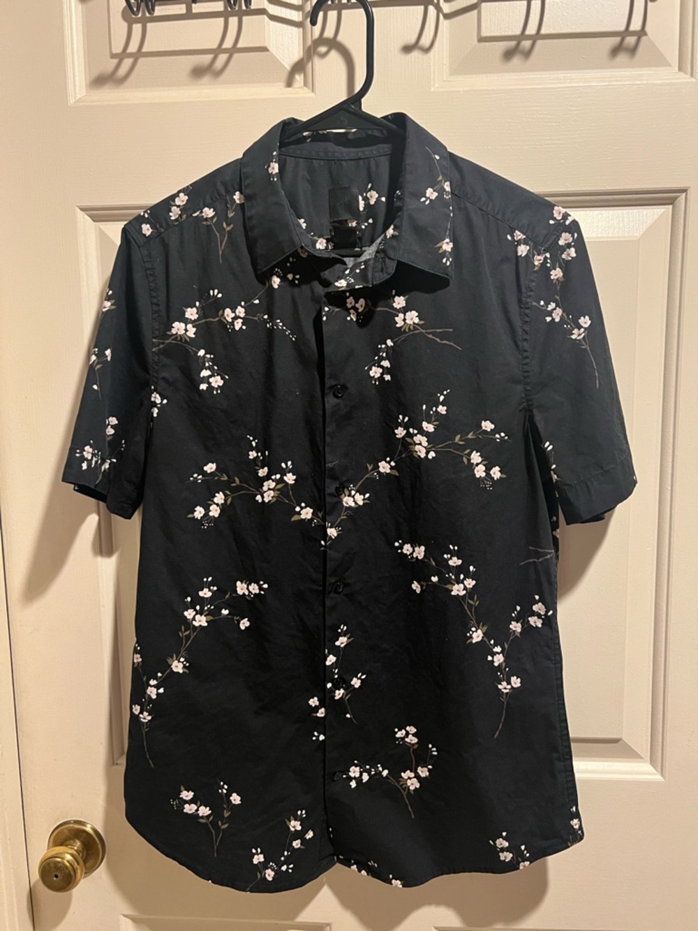 H&M Black Short-Sleeve Button-Down Shirt with White Floral Print